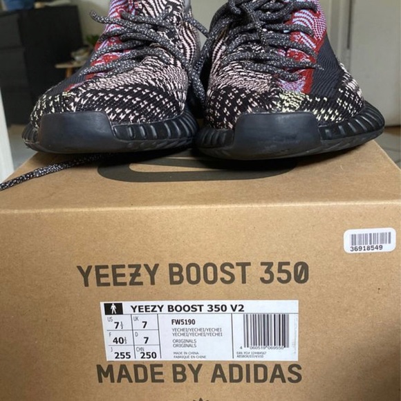 Yeezy Boost 350 V2  Yeezy Yecheil